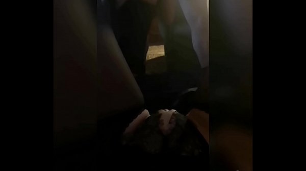 Sıcak MJM. Koca karısının önünde kız arkadaşını sikikleri. Karısının amı ıslanır, kirli fantezileri aklını başından alır