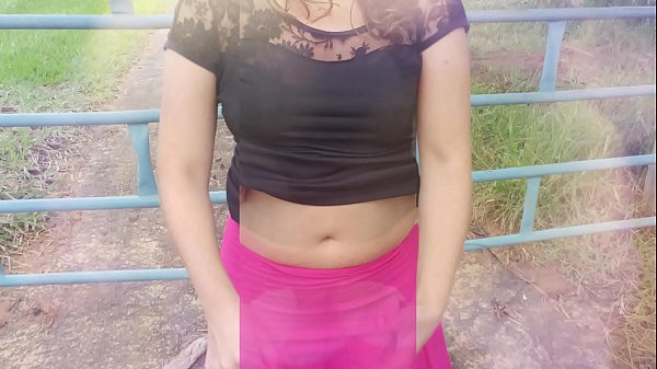 Çiftlikte oynuyor, gerçek bir ev hanımı, kaltak orospu ve vahşi doğada boynuzlayan kocası